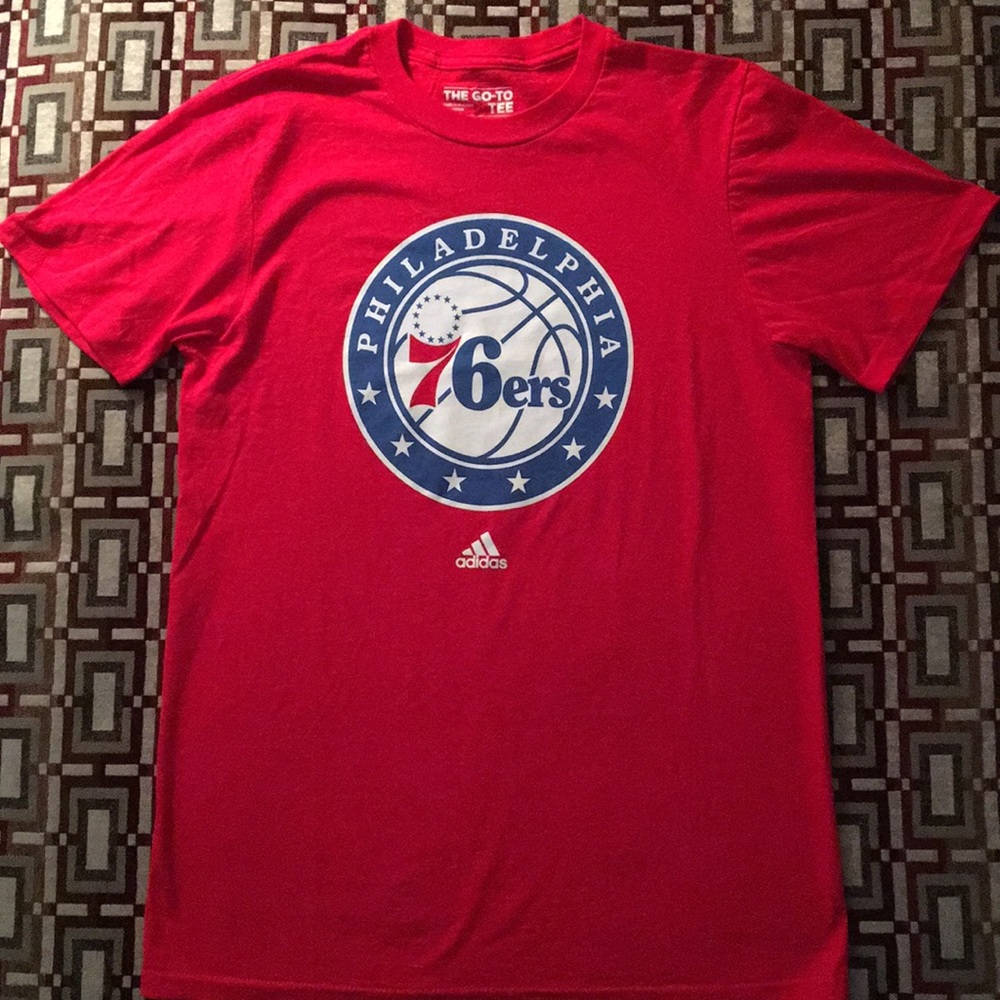 Men’s Adidas Small Philadelphia Sixers Red T-shirt